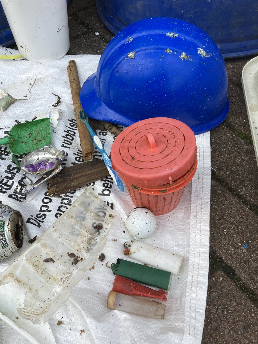 CornishSpliced's tweet image. If you’ve you’ve been out and about don’t forget to post your #strangestfinds for todays #twittergame entries. We’ve got a safety helmet ⛑, golf ⛳️ ball ⚽️,mermaid 🧜🏻‍♀️ basket, and tooth 🦷 brush amongst a little bit of rope. @4ocean @LegoLostAtSea @PlasticWaive you joining in?