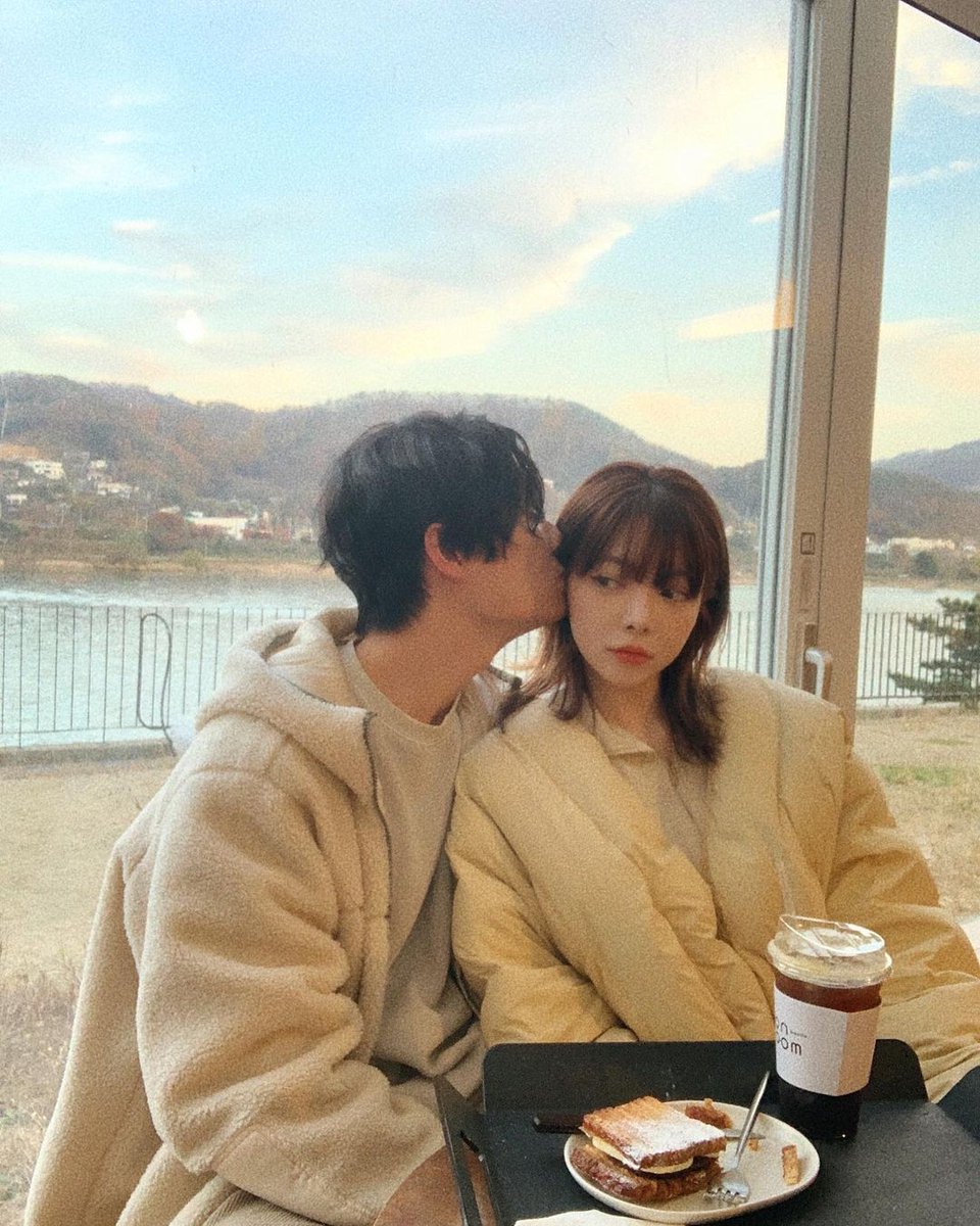 holyxcii's tweet photo. FINALLY IBUK JIYU UPDATE BARENG BAPAK😭 OMG MY PARENTS Y'ALL😭
#ChangeDays2 https://t.co/gcOeGwblHg