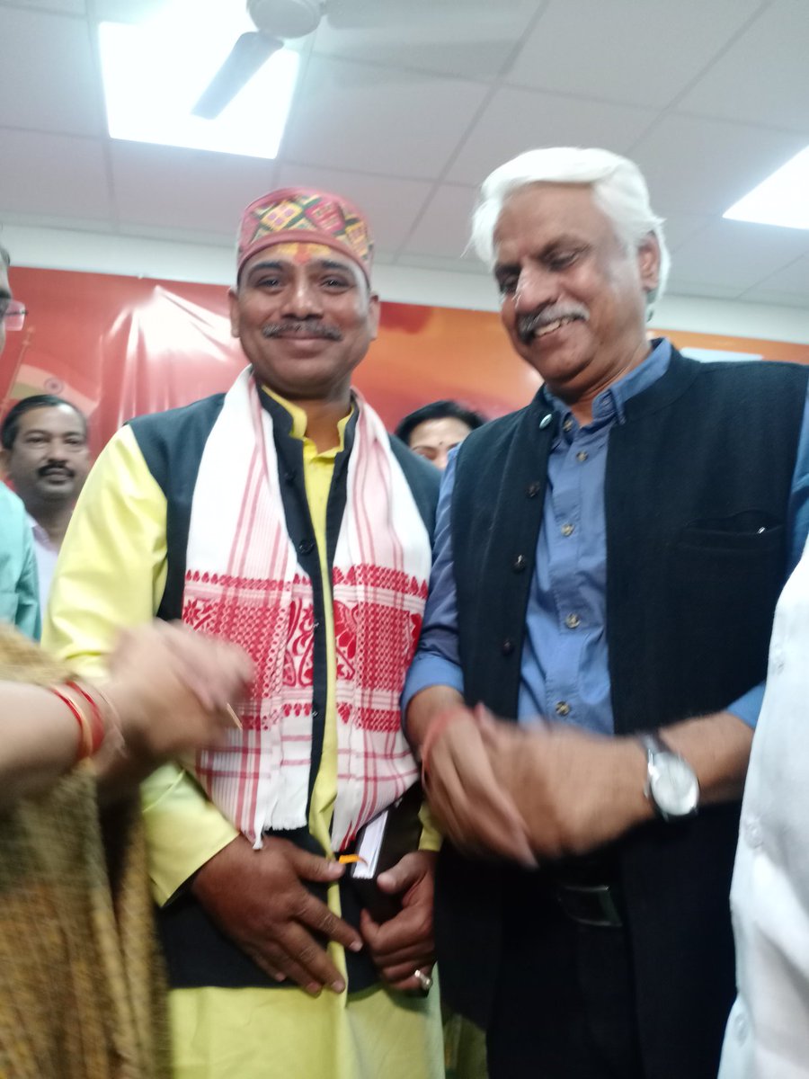 manglam_mukesh's tweet photo. "भारतीय परम्परा में सांस्कृतिक राष्ट्रवाद की अवधारणा"
भारतीय राष्ट्रवाद की अवधारणा
पुष्पेंद्र कुलश्रेष्ठ जी से औपचारिक भेंट व हिन्दुत्व को सुनने और समझने का सौभाग्य प्राप्त हुआ।
@RSSorg 
@kulshrestra 
@pushpendra_h 
@the_hindutwa_ 
@bhadohi_rss https://t.co/5j2hGUcJsN