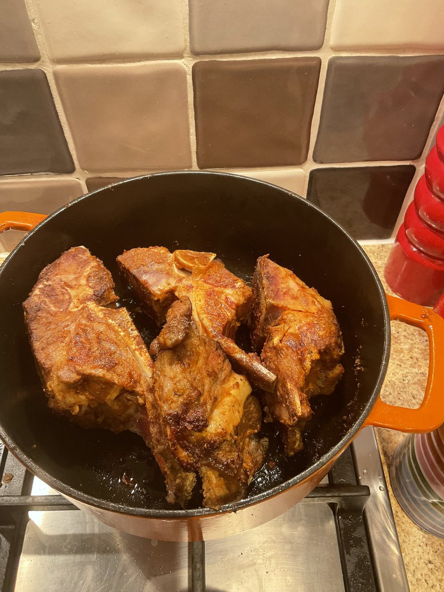 BeeNubian's tweet photo. How it started:       How it ended:   #FatBellyProject #MustardLeaves #Tsunga #Yummy #GemSquash #BeefBones #FreshFood #CookedFromScratch @leesah_zimbo @SMununuri @RegondoZiso @TeamFuloZim @nziradzemasoja @KingJayZim @voncakey #SundayLunch 🤤 https://t.co/Eq6xyBNv87