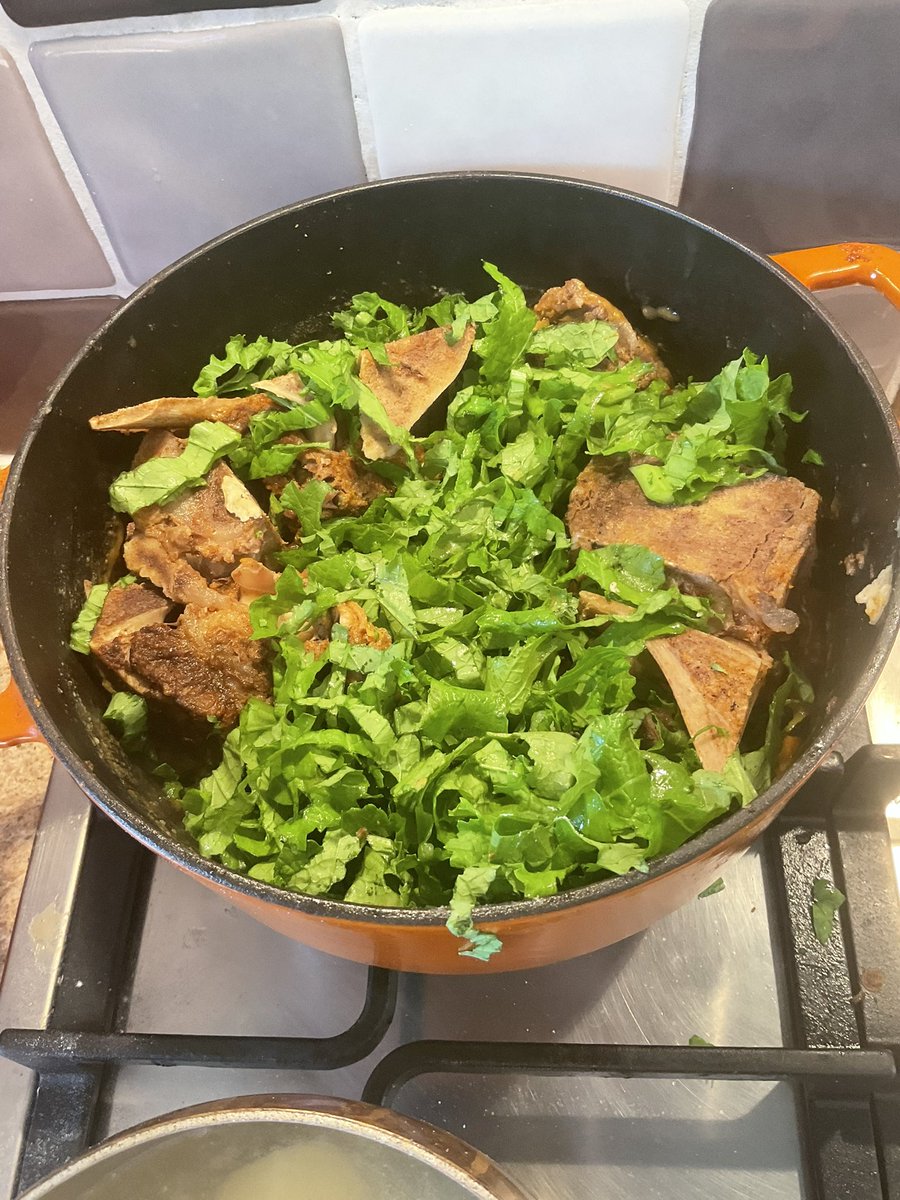 BeeNubian's tweet photo. How it started:       How it ended:   #FatBellyProject #MustardLeaves #Tsunga #Yummy #GemSquash #BeefBones #FreshFood #CookedFromScratch @leesah_zimbo @SMununuri @RegondoZiso @TeamFuloZim @nziradzemasoja @KingJayZim @voncakey #SundayLunch 🤤 https://t.co/Eq6xyBNv87