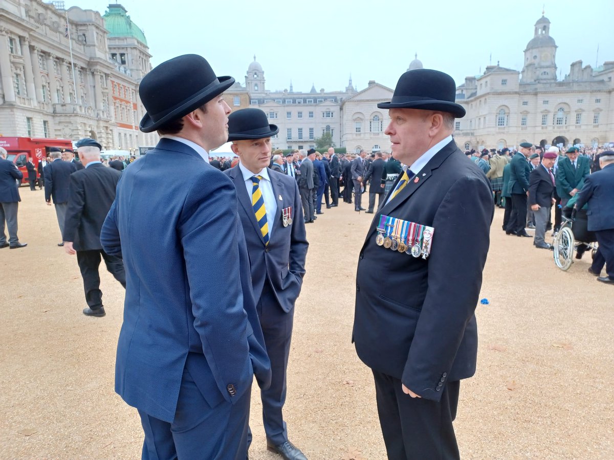 Great turnout from PWRR veterans today at the Cenotaph. Around 100 marched with #FiercePride, led magnificently by Carol Lake whose son was killed in Afghanistan