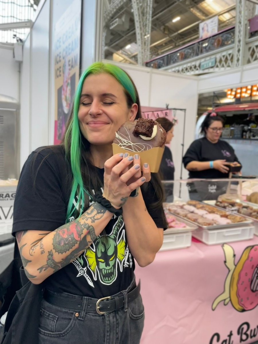 Just a vegan and their donut 🍩💚