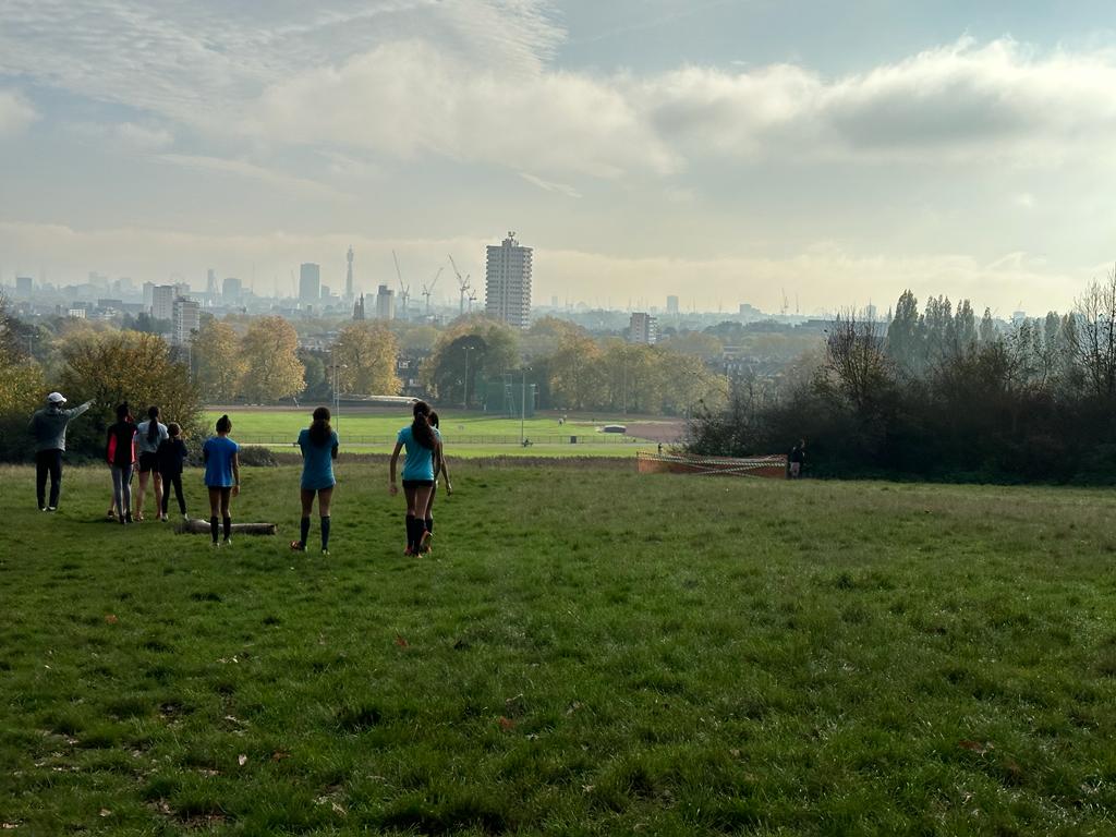 PhilKissi's tweet image. Watching my youngsters working hard really inspires me #parliamenthill #crosscountrytraining #LYG