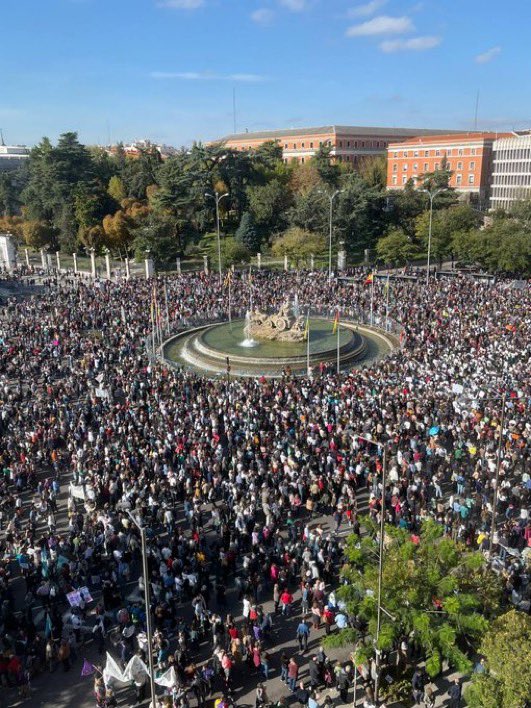 CirculoSabarca's tweet photo. Madrid,qué bonita cuando te levantas y defiendes de las garras de Ayuso y del PP la #SanidadPública 
En nada te seguimos desde Catalunya con toda la #SaludMental desbordada y en manos de la iglesia por la desastrosa gestión de Esquerra Republicana y Junts  @PODEMOS @podem_cat https://t.co/eMp8QFhwa8