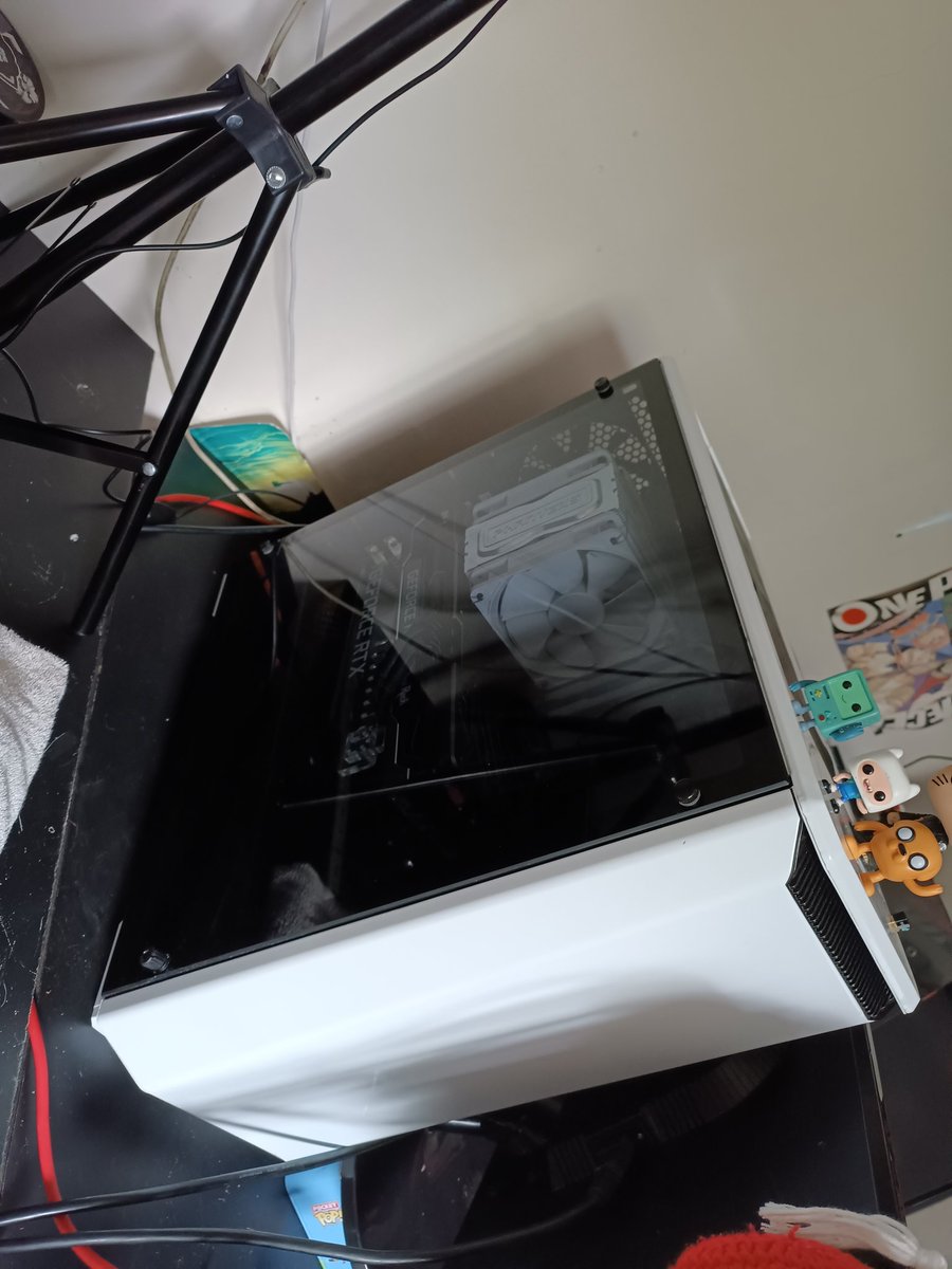 FleeebJuice's tweet photo. Wassup twitter peeps. Selling my stream PC. Specs in pic as well as some pics. I have all original boxes and more pics but twitter only allows 4. For what  I'm selling, I think I'm asking a fair price of R15000. LMK if I'm wrong. Pls rt. https://t.co/zE3z7Fc7sM