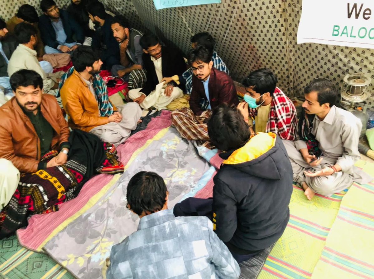 RahmatSalehNP's tweet photo. بلوچستان کے فزیوتھراپسٹ کے ساتھ حکومت بلوچستان کے غیر انسانی سلوک قابل مذمت ہے .گذشتہ 6 ماہ سے سے حکومتی جھوٹے وعدوںکبھی جیلوں میں ڈالنے سے تنگ آکر تادم مرگ بھوک پڑتال کی وجہ سے زندگی اور موت کے کشمکش میں ہیں .نا اہل حکمرانوں کے اس غیر انسانی سلوک کاُ نوٹس لے اعلئ عدلیہ نوٹس لے https://t.co/jjVyN0bo2g