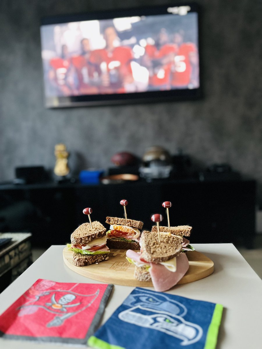 miss_mouse1928's tweet photo. Go Bucs 🏈 #SEAvsTB #MunichGame #ranNFL #GoBucs https://t.co/okD7gWGhYy
