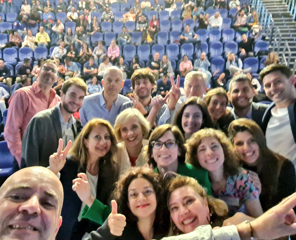 ¡Y como broche final al #KLMHouseValència no podía faltar la tradicional foto de familia! ¡Como siempre un placer poder participar y encontrarse con tantos viajeros concienciados para seguir hablando de #turismosostenible!

#ValènciaEsAhora #CompromisoIATI ✈️