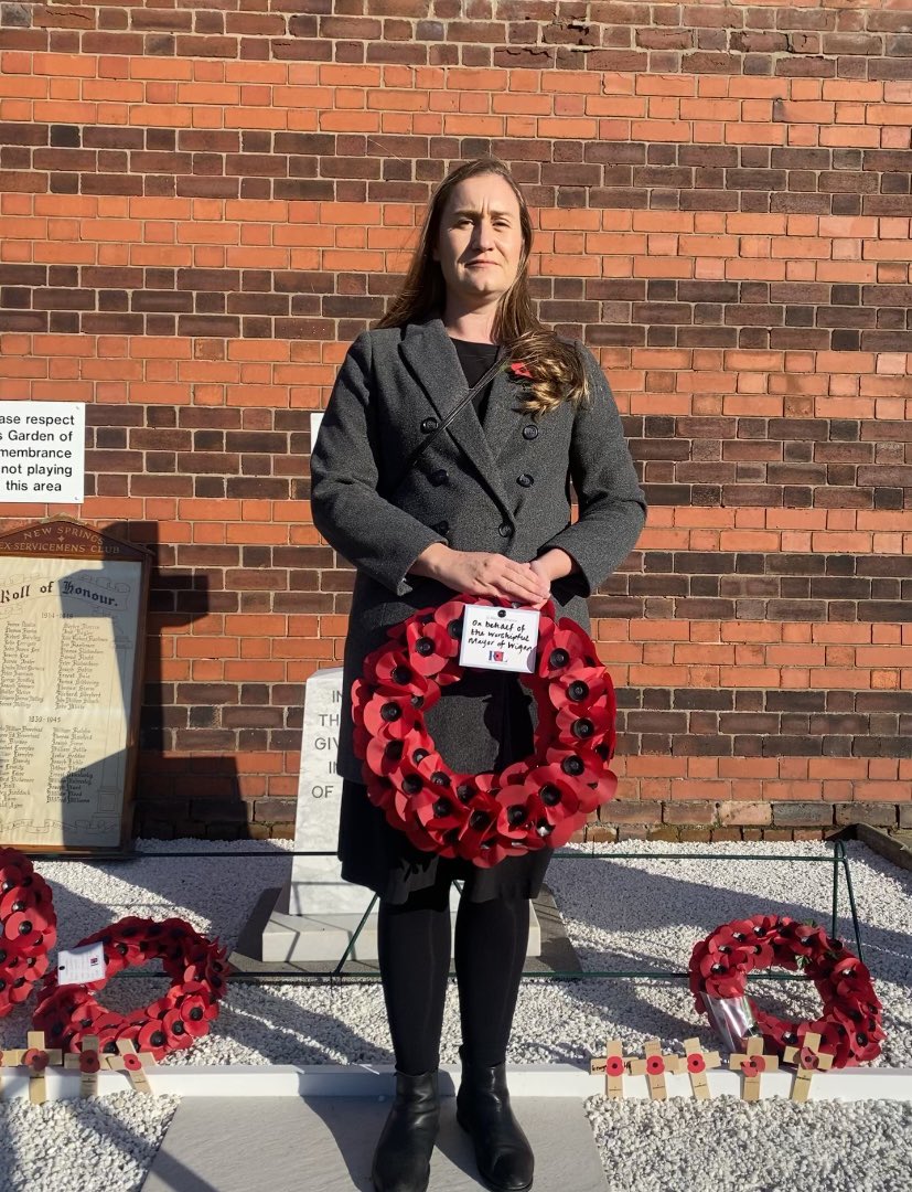 CllrLauraFlynn's tweet image. I was proud to join the Remembrance parade in #Aspull and lay wreaths at the war memorials in both Aspull and #NewSprings today. Wonderful to see so many local residents come to pay their respects #WeWillRememberThem #RemembranceSunday #LestWeForget