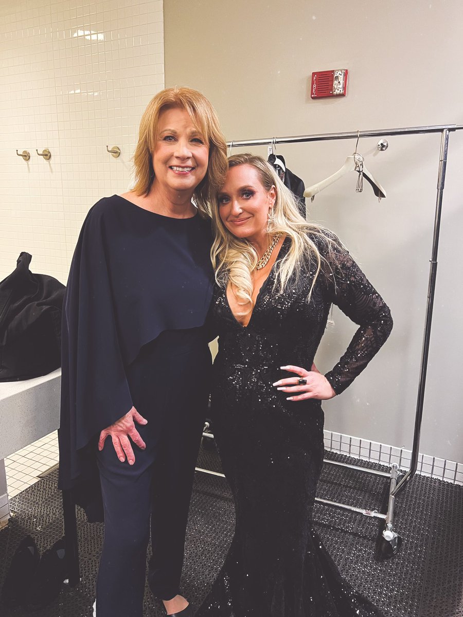 Pillbox Patti (@pillboxpatti) on Twitter photo patty 🔳’d backstage in the CMA dressing room. i love her so muchhh. 🥰🙈🤗
<a href="/theploveless/">Patty Loveless</a> #bts #CMAawards #pinchme patty 🔳’d backstage in the CMA dressing room. i love her so muchhh. 🥰🙈🤗
<a href="/theploveless/">Patty Loveless</a> #bts #CMAawards #pinchme