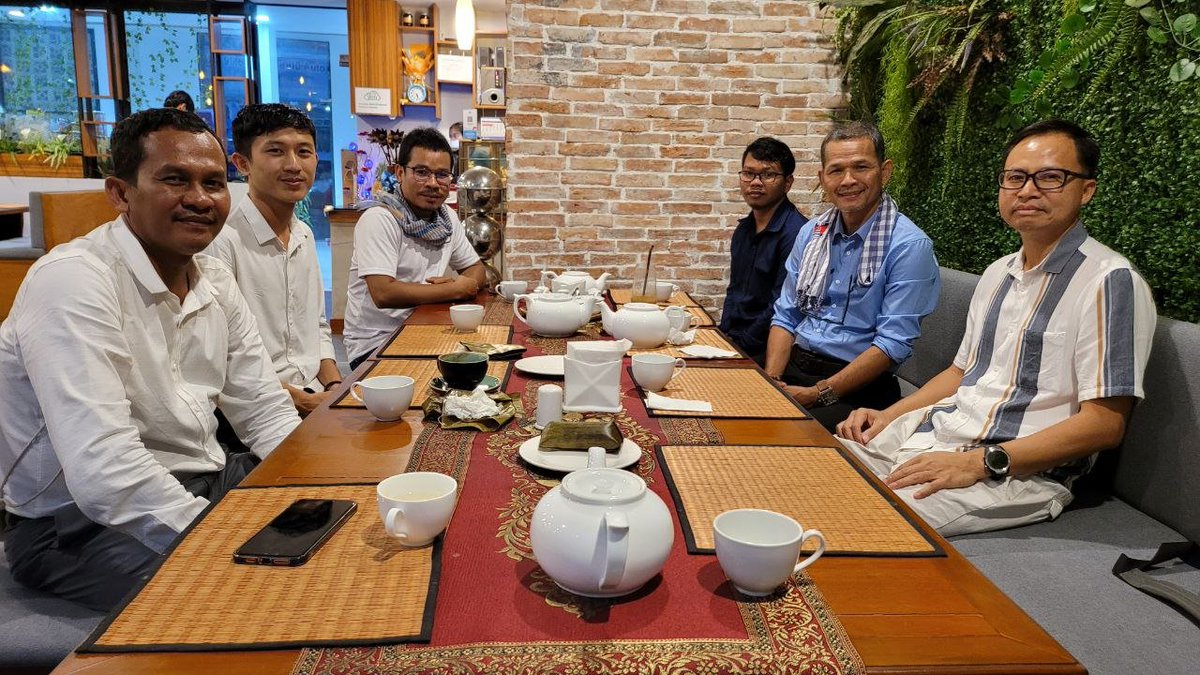 ritthyou's tweet photo. Timely coffee catch-up with political observers and actors to reflect the #ASEANSummit22 and the scenarios of the local electoral #politicsKH 2023 &amp; the next generation leadership. https://t.co/Xx03Pqy4On
