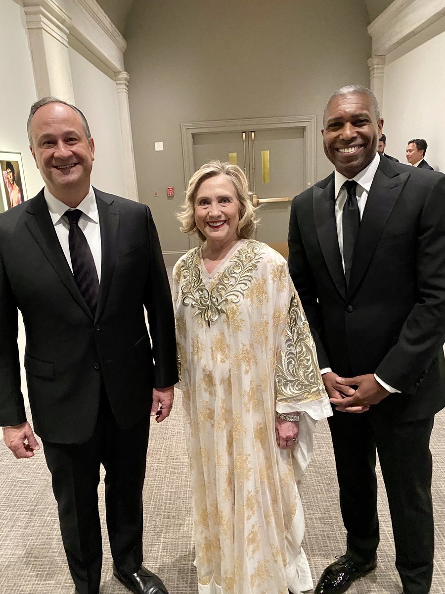 Great to spend time at the with my brother-in-law @SecondGentleman and one of the greatest public servants of all time @HillaryClinton at the National Portrait Gallery last night. #ImStillWithHer