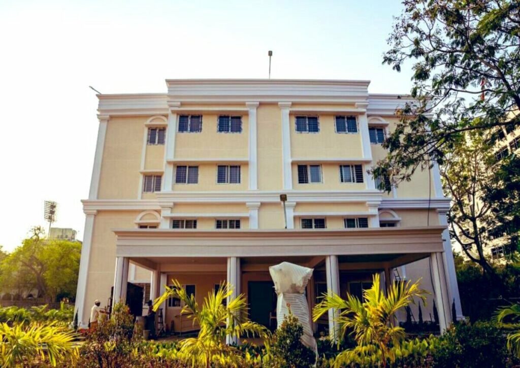 GayapakuD's tweet photo. Many of the girls are from rural areas. We can't afford 6-10k to stay in private hostels.
Government should solve this problem as soon as possible and give 100% of hostel to UG girls. 
#NizamhostelforUGgirls https://t.co/X08ZrsrdvE