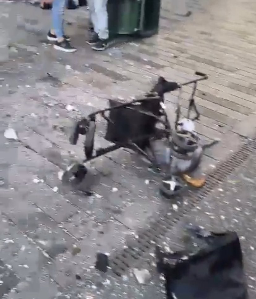 Gör ki düşman mert değil!
Bebek katilleri, kansızlar
Lanet olsun teröre ve destekleyene! 
#patlama 
#Taksim