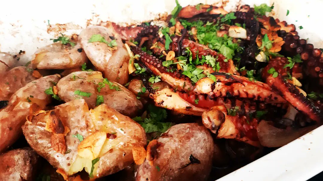 CarinaCrucho's tweet photo. My most recent synthesis π©βπ³: Lagareiro Octopus π or Roast Octopus, a traditional Portuguese dish. The "Lagareiro" style refers to the reaction media, abundant use of olive oil. π©π»βπ¬ #chemistswhocook #octopus #sundaycooking #lagareiro #octopusπ #ChemistsCanCook # https://t.co/JzOttZiLd5