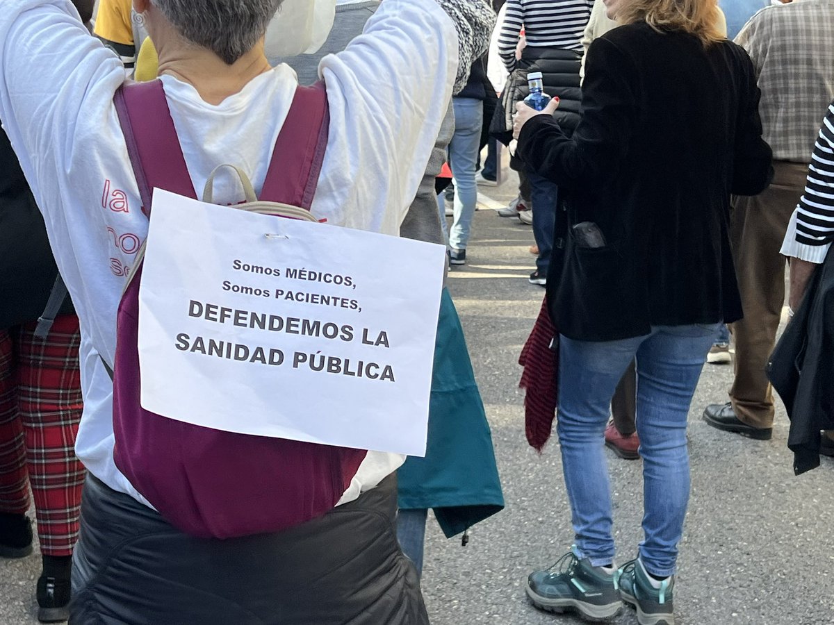 almucastro01's tweet photo. Esto no es una reivindicación
política ni laboral.
Esto va d asegurar la equidad d acceso a la sanidad.
No hablo como médico, hablo como usuaria de la SP:
- Madre de una persona con DM1 q recibe su tto de la SP.
-Amiga de personas con cancer 
- Como futura paciente https://t.co/gux9faD3rG