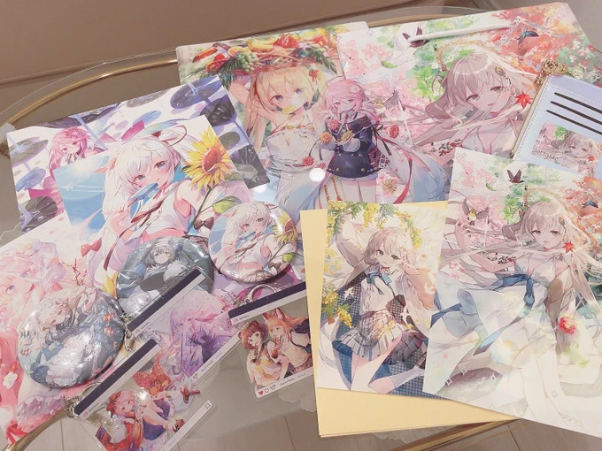 にもし先生の個展に行ってきました!にもしさんのかわいくて綺麗なイラストに囲まれてて幸せ空間でした刺繍アートもきらきらで美しすぎるグッズもかわいくて幸せ…! #NIMOTEN2022 