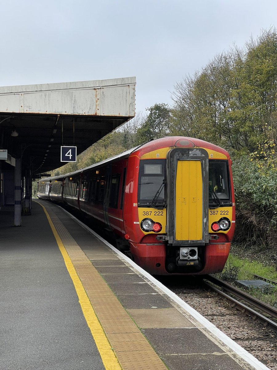 Absolute_Block's tweet photo. Not often you see a Class 387 on Platform 4 at Hastings.

#hastings #railway #train #redtrain #class387 https://t.co/OK7NZWSE7J