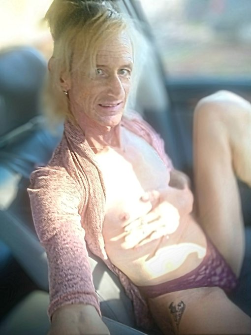 This is simply ...sexy as fuck ..just is 😋👠 https://t.co/aUNz1NheDE