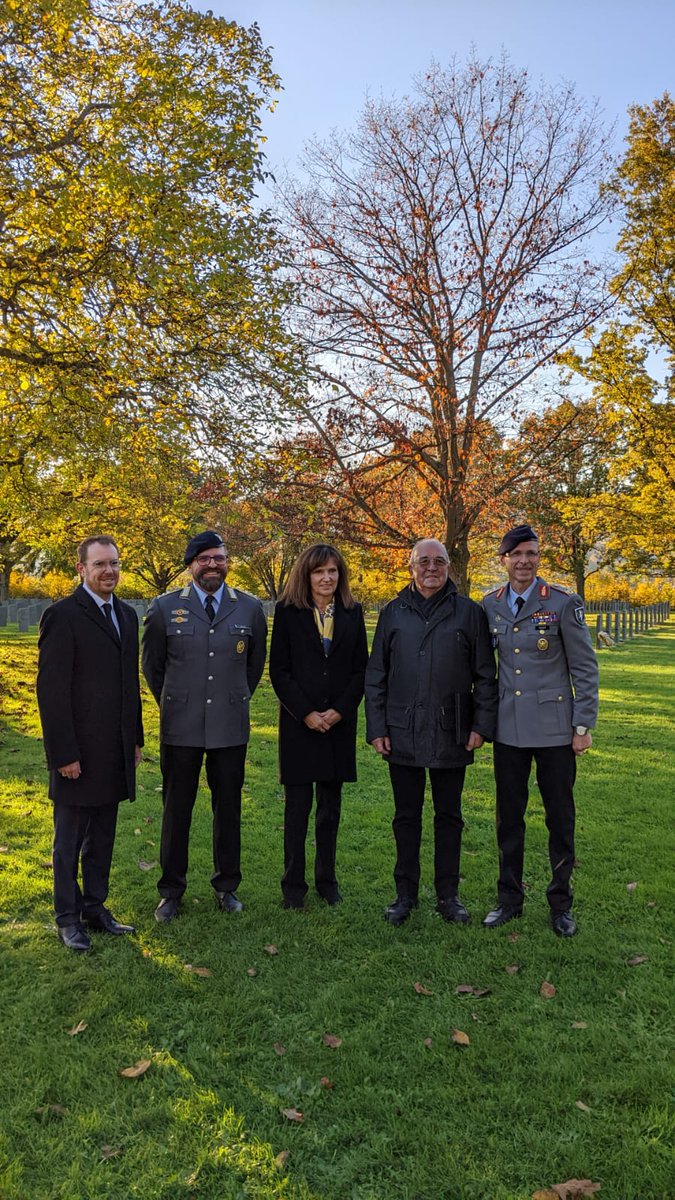 JochenDeuer's tweet photo. Begehung Volkstrauertag in der französischen Stadt Niederbronn-Les-Bains. Erinnerung an ehemalige Feinde und deren Aussöhnung nach 1945 aber auch an aktuelle Einsätze und die Leiden des Krieges in der Ukraine. https://t.co/EdMgIgsc9W