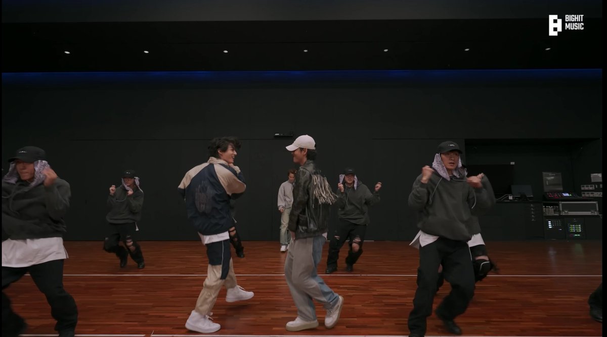 NyxAwakens's tweet image. I came for a break and here I am drooling over my boys 🤤
Yoongi... Sir, why you hungry? 🥲
#RunBTS #runbtsdancepractice