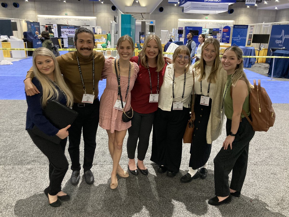 So fun seeing this crew hit the poster floor yesterday!! They got right to business! Ready for a full day 2 of #sfn22 today 🧠
