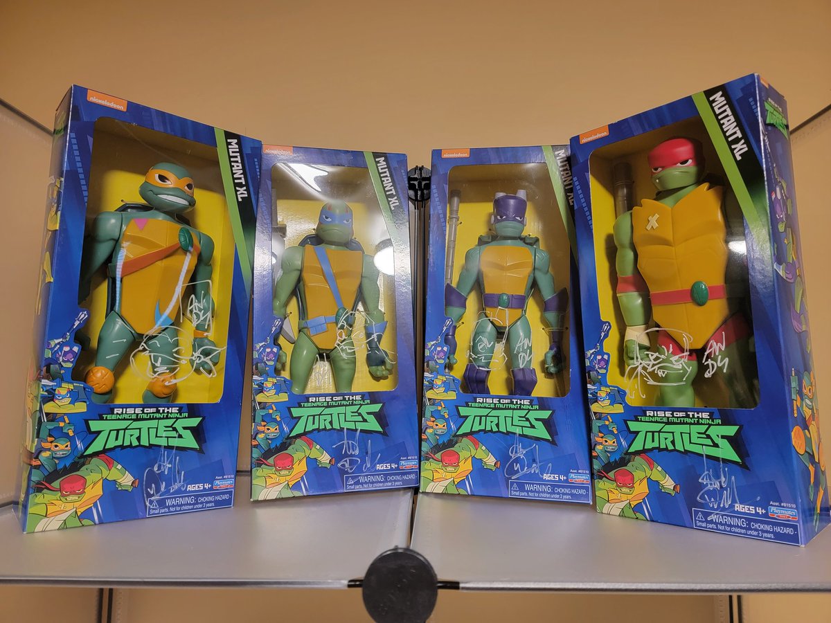 Ken_YamiRose's tweet photo. I was so lucky to attend the #TAFFIrottmnt panel last night!! They signed my toys!! Such an honour!! Thank you for coming Eric, Ant, and Andy!!
#TAFFI #SaveROTTMMT #RiseoftheTMNT #RiseSeason3 #UnpauseRiseoftheTMNT https://t.co/EnowgilM4k
