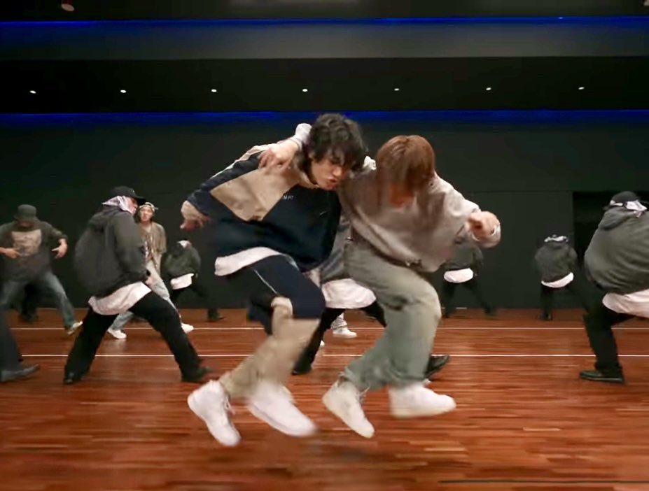 Luckylady90066's tweet image. How many times did you watch? Unreal how amazing they all are 😱. #runbtsdancepractice @BTS_twt