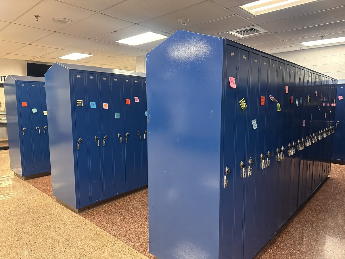 MrsReamyLPHS's tweet photo. Happy World Kindness Day! LPHS recognized the day on Friday with sticky notes on every locker, random act of kindness cards given to students &amp; students writing cards to staff members.
What act of kindness will you show today? #KindnessMatters #WorldKindnessDay2022 https://t.co/Tsy14noxJc