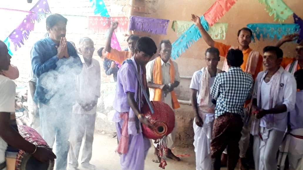 BJP_BHATLI's tweet photo. ମୋର ନିର୍ବାଚନ ମଣ୍ଡଳୀ ଭଟଲି ଅନ୍ତର୍ଗତ ସୋହେଲା ବ୍ଳକ ସରକଣ୍ଡା ପଞ୍ଚାୟତର ଜାମଛାପର ଗ୍ରାମରେ ନାମସଂକିର୍ତ୍ତନରେ ସାମିଲ ହେବା ଅବସରରେ https://t.co/goq0HtFWQJ