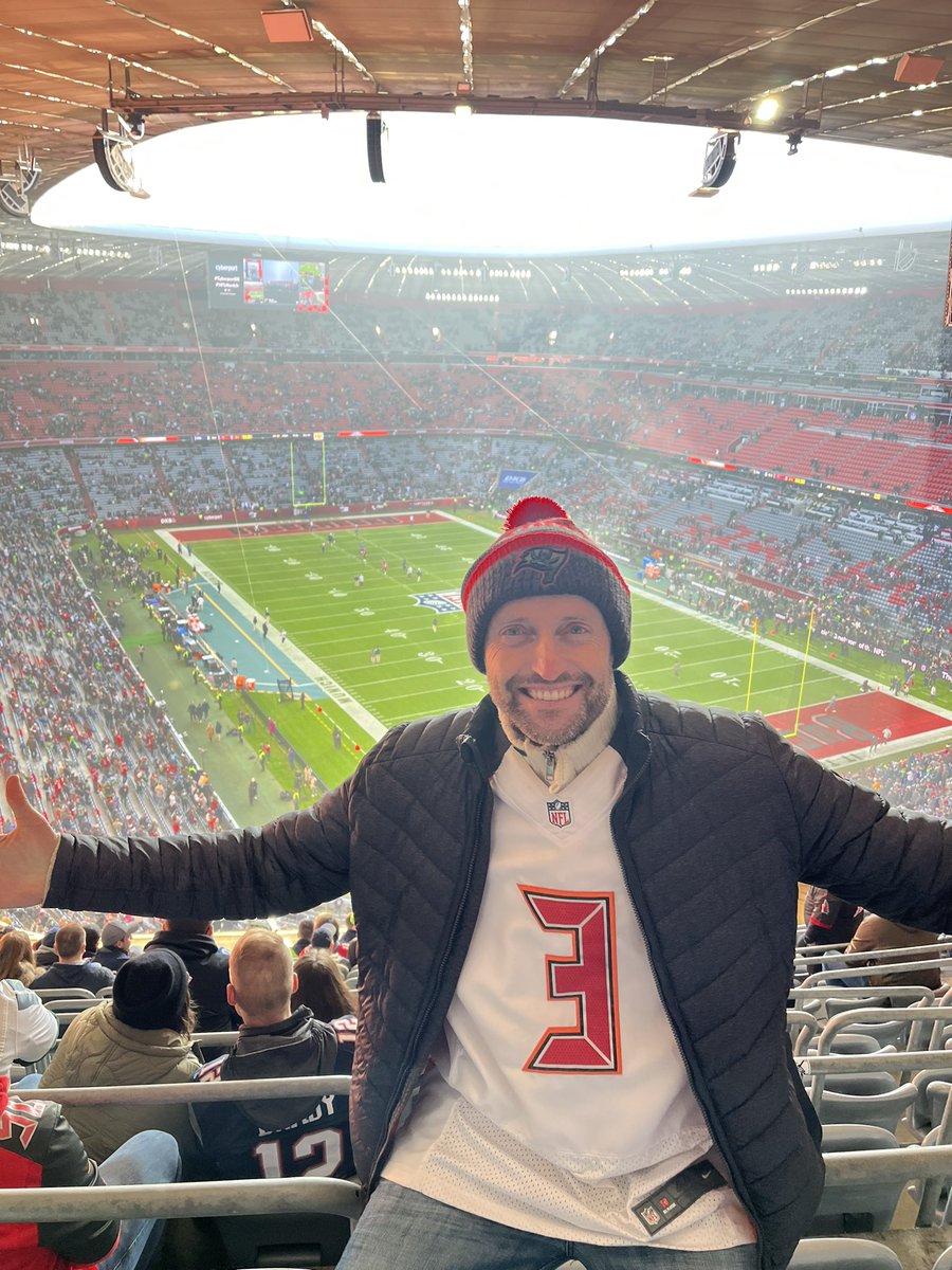 ThomasNeuert's tweet photo. Raise the flags Tampa Bay! Go @Buccaneers 🏈🏈🏈 Welcome to Munich 🇩🇪 #NFLMunich https://t.co/V4HqObjyux