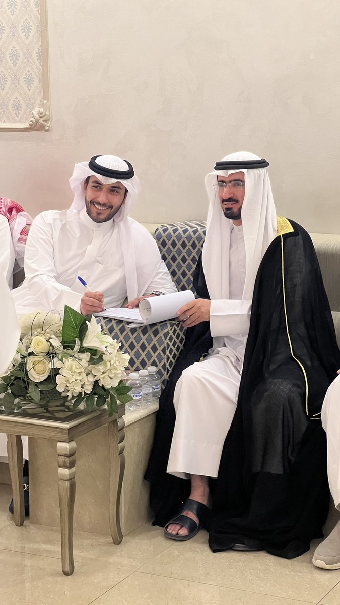 الحمدالله الذي بنعمته تتم الصالحات 
تم بحمدالله "عقد قراني"
سائلاً المولىٰ عز وجل لي ولكم 
التوفيق والبركه لما يُحبه ويرضاه