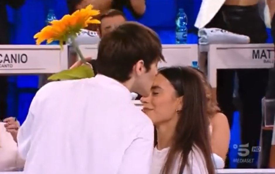 this_isme_22's tweet photo. Quando loro:                 allora noi: 
#Amici22 https://t.co/iJGMrXV2RM