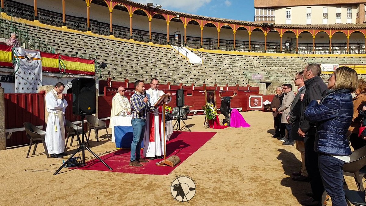 TercioDeVaras's tweet photo. El ruedo de la plaza de toros de Toledo se convirtió en un gran altar.

Gracias a la Capellanía de la Plaza por su invitación a participar en la Eucaristía con motivo de nuestro V aniversario. https://t.co/7MDEPNYZ82