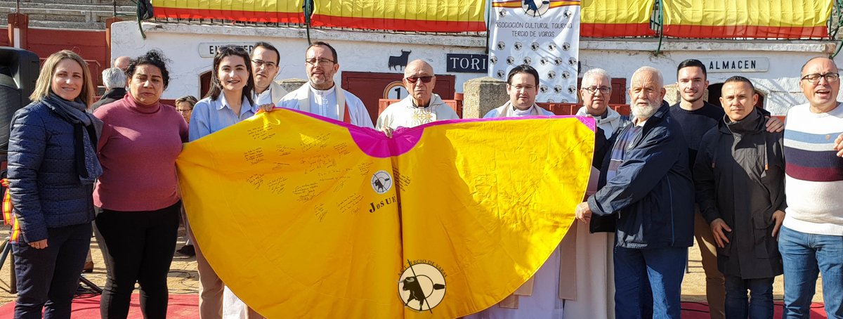 TercioDeVaras's tweet photo. El ruedo de la plaza de toros de Toledo se convirtió en un gran altar.

Gracias a la Capellanía de la Plaza por su invitación a participar en la Eucaristía con motivo de nuestro V aniversario. https://t.co/7MDEPNYZ82
