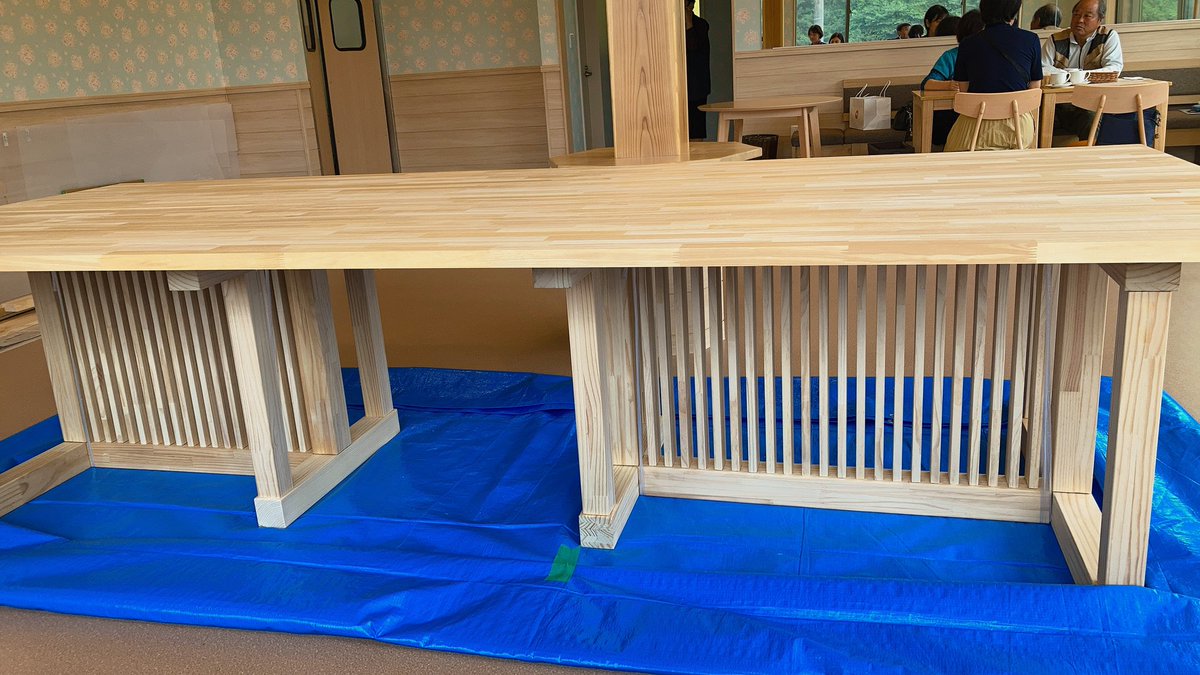 corchalotemachi's tweet photo. 正解は
D 中央のテーブル
でした！！！

机のへりのお洒落な装飾、下の格子状の部分に至るまで！
すべて！
手づくりなんです✨

ぜひいらして確かめてみてください……！ https://t.co/G1PNxDiJVH