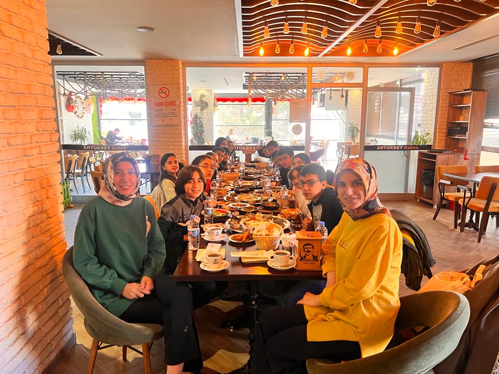GencImkb's tweet photo. Deneme sınavımız da dereceye giren öğrencilerimizi sabah kahvaltısına görürdük 🥰🙂 https://t.co/cvoYg5q6L2