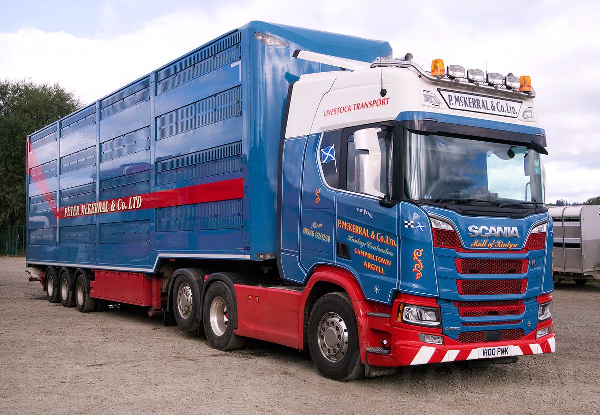 Peter McKerral &amp; Co's Platinum 4 Deck Livestock Transporter spotted at Stirling Auction Mart.

📷Steven Crozier

#houghtonparkhouse #livestock #livestocktransport #livestockhaulage #livestocktransportation #petermckerral <a href="/ScaniaUK/">Scania UK</a>