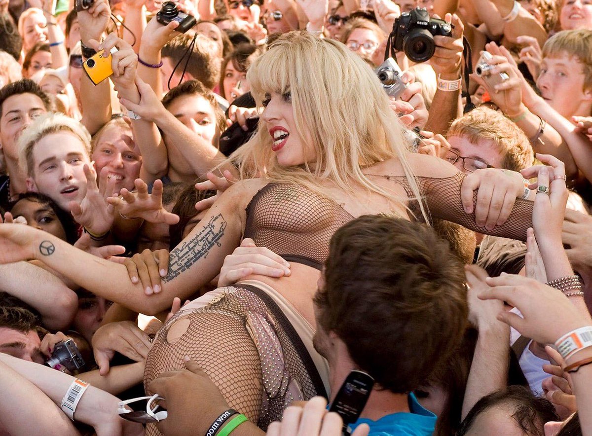 everyhourgaga's tweet photo. Oh to be at Lollapalooza with Lady Gaga https://t.co/waw0Gp8vW1