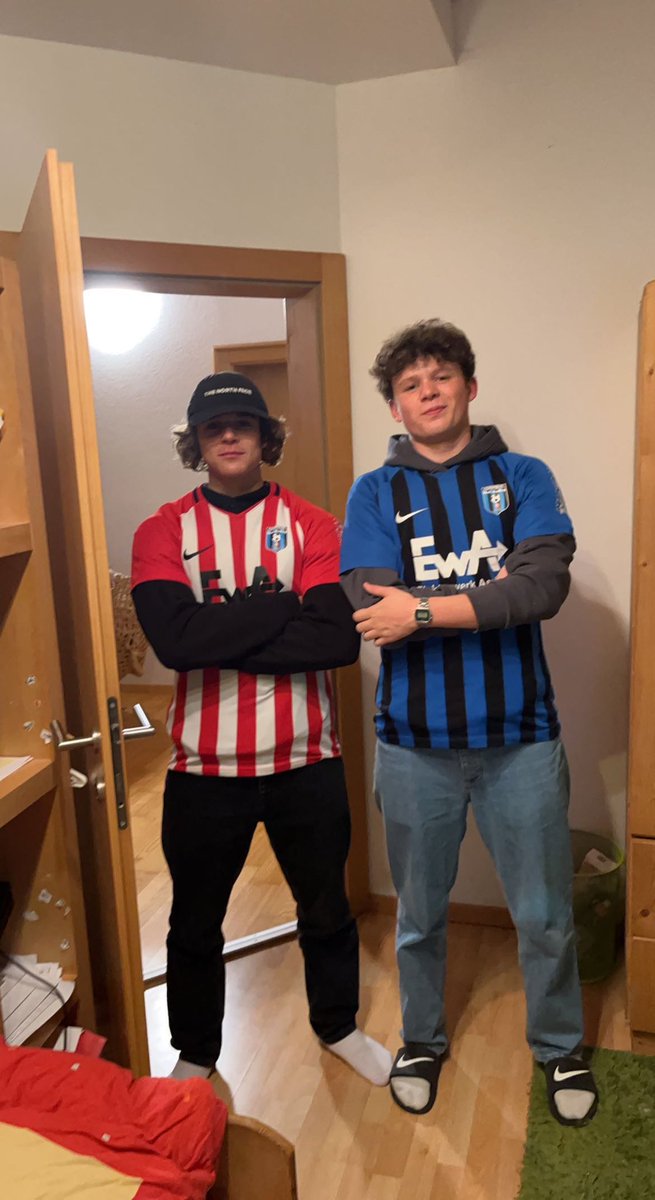 Temp717007's tweet photo. So am chillen des glabsch goa nit morgen foah ma übers kaukasus Gebirge ohne mir oba not im ernst #tatbikat #2YearswithDynamite #F1Sprint #emmaja #Pokemon #COVID19 👺 https://t.co/Atz9s0nBtQ