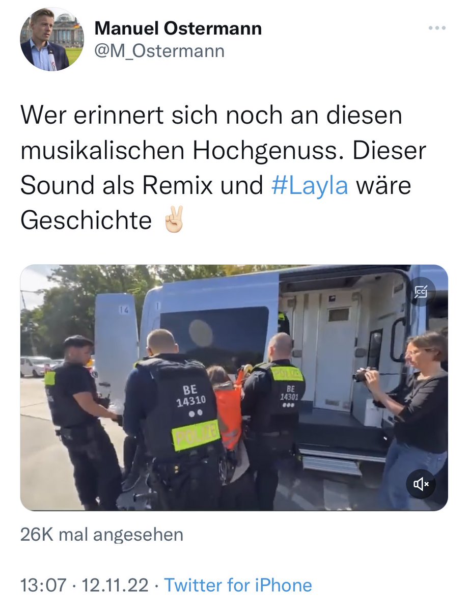 Der #Faschopolizist <a href="/M_Ostermann/">Manuel Ostermann</a> macht sich über die Schmerzschreie eines Aktivisten lustig. 
Während der <a href="/rav_gs/">RAV</a> Rechtswidrigkeit feststellt. #Polizeiproblem #Problempolizei #Poliziegewalt