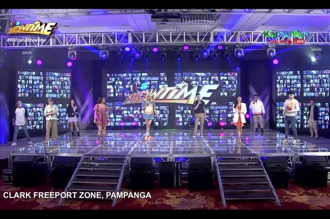 AltKapamilyaOL's tweet photo. @itsShowtimeNa Ito rin. Talagang ginawan nila ng paraan makapag Live show sa gitna ng pandemic. Kaya nauso yung #FindingShowtime.
They are serious in Making Madlang People happy. https://t.co/vmJOe1MvXQ