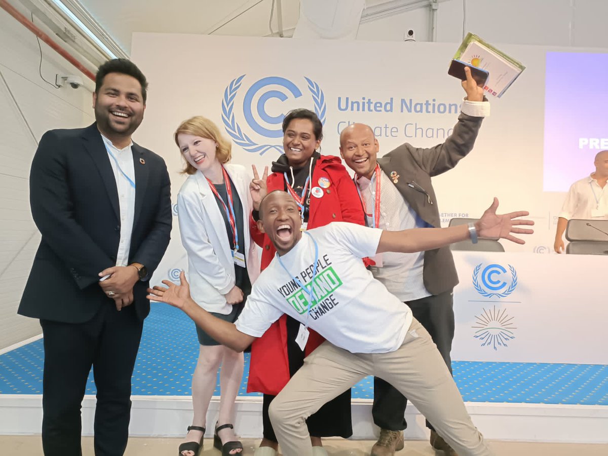 CYNESA's tweet photo. If happiness was "#YoungPeopleDemandingChange" then this would best define it. @davemunene posing with stakeholders after a session @COP27P #SharmAlSheikh. #LossandDamage #LossAndDamageFinance https://t.co/bSCtmyfoEY