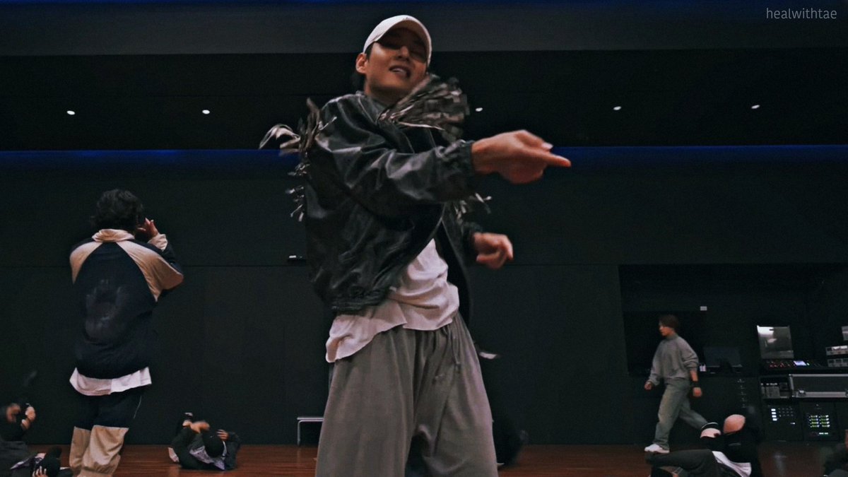 healwithtae's tweet image. kim taehyung for run bts, A BORN PERFORMER