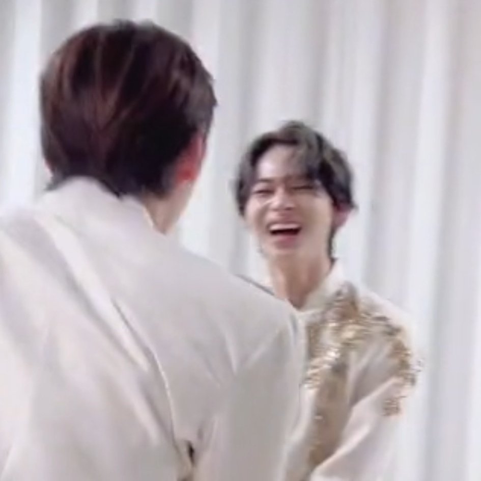 nrkdaily's tweet photo. ni-ki's smile because of his sunghoon hyung 😭💖 https://t.co/C0kpNKXhf3