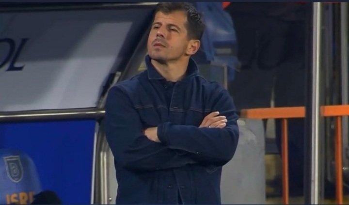 Üzülmeyin kardeşim her işte bir hayır vardır. Emre Belözoğlu 3-4 sene sonra FB'nin hocası olacak deniliyordu, umarım herkes bir daha bu kulübün kapısından bile girmemesi gerektiğini anlamıştır. O gitsin programlarda Hagi abisini ve gs'yi övmeye devam etsin, bu adamın niyeti belli