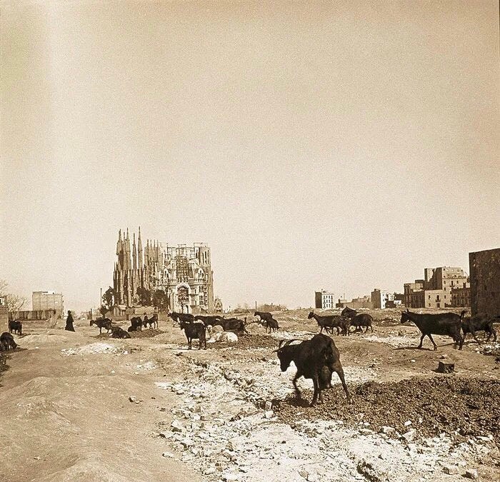 ABeautifulCult1's tweet image. Barcelona, Spain In 1906. Sagrada Familia basilica in the early stages of construction 🇪🇸