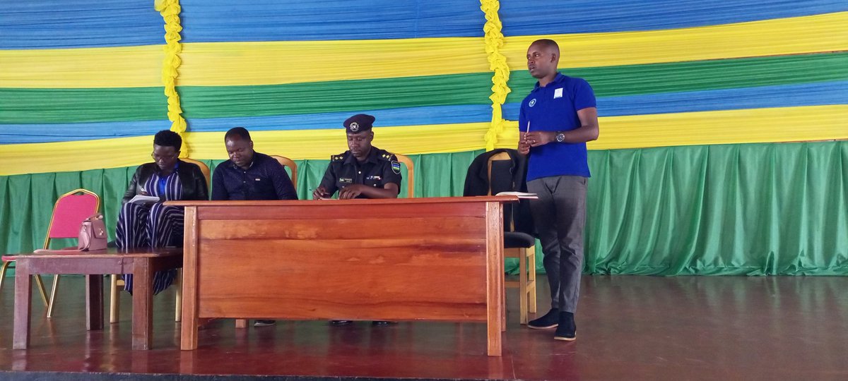 YouthMusanze's tweet photo. Harebeye hamwe Ibikorwa bishingiye Ku mihigo ya youth volunteers Aho bigeze bishyirwa Mubikorwa, Ibikorwa byihutirwa bigomba gushyirwamo imbaraga, Kongera Abanyamuryango, Kurwanya ibyaha, Ndetse na Social.@Rwandapolice @RwandaYouthVol1 @KubanaRichard @AMpuhwe https://t.co/MbCsPeXNt5