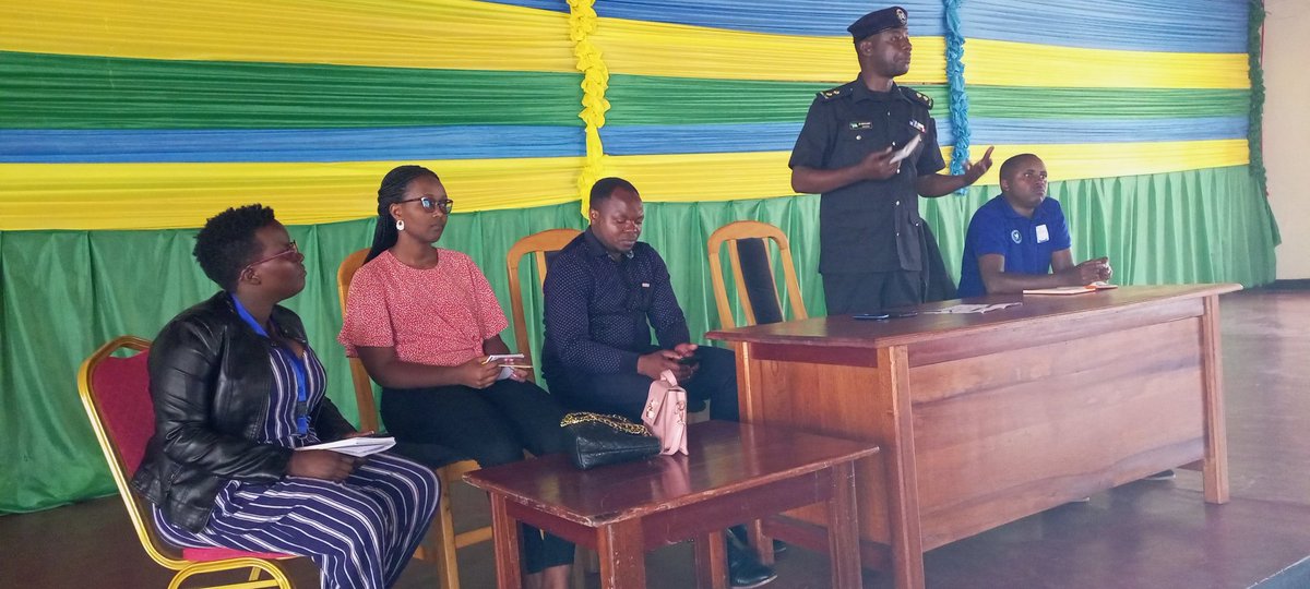 YouthMusanze's tweet photo. @RwandaYouthVol1 I @MusanzeDistrict Komite ya @YouthMusanze Ku rwego rw'akarere, Sector Coordinator (15) n'abahagarariye NYC, n'urugaga rw'urubyiruko Ku karere bakoze Inama ngaruka kwezi ya Youth Volunteers barebera hamwe Ibikorwa byihutirwa bigomba gushyirwamo imbaraga. https://t.co/ARaFeUXHch